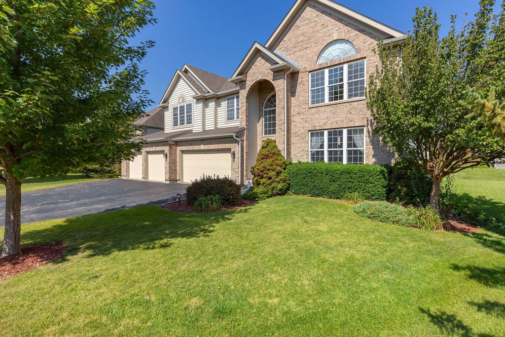 3 Barton Creek Court, Lake In The Hills, IL 60156