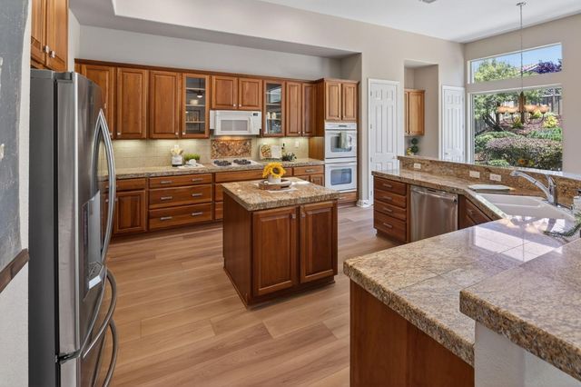 2209 Lamplight Ln, Lincoln, CA 95648