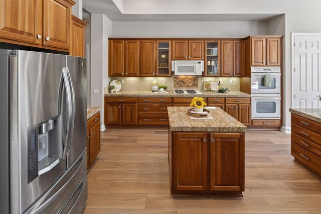 2209 Lamplight Ln, Lincoln, CA 95648