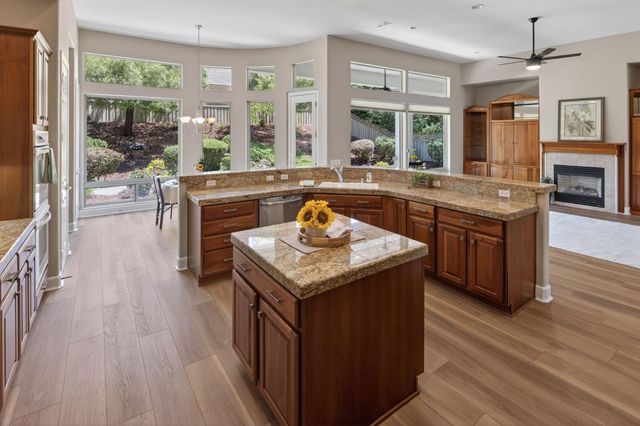 2209 Lamplight Ln, Lincoln, CA 95648