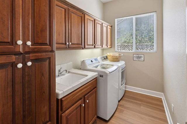 2209 Lamplight Ln, Lincoln, CA 95648