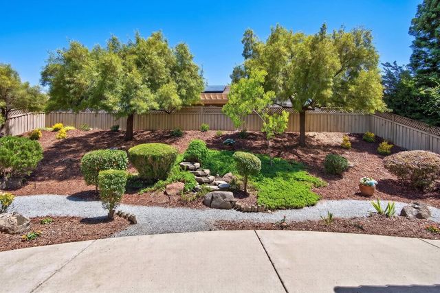 2209 Lamplight Ln, Lincoln, CA 95648