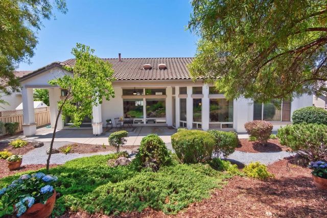2209 Lamplight Ln, Lincoln, CA 95648