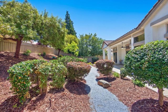2209 Lamplight Ln, Lincoln, CA 95648