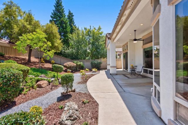 2209 Lamplight Ln, Lincoln, CA 95648