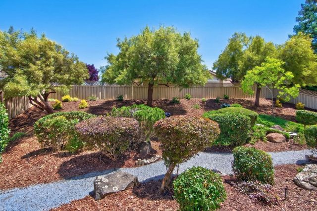 2209 Lamplight Ln, Lincoln, CA 95648