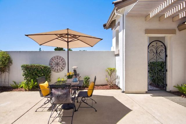 2209 Lamplight Ln, Lincoln, CA 95648