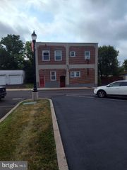 15 S 6TH ST #2ND FLR FRONT, Perkasie, PA 18944