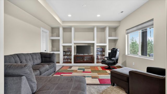 9203 N Scarlet Sky Dr, Spokane, WA 99208