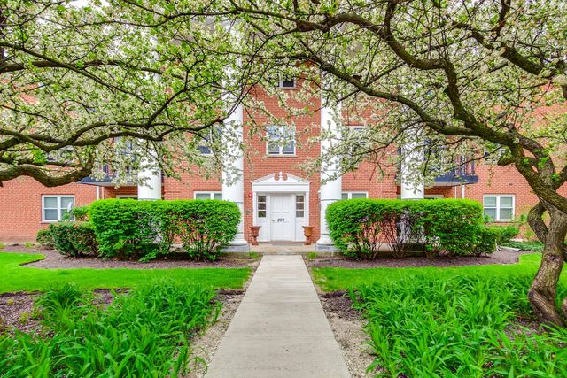 809 E Miner Street 3B, Arlington Heights, IL 60004