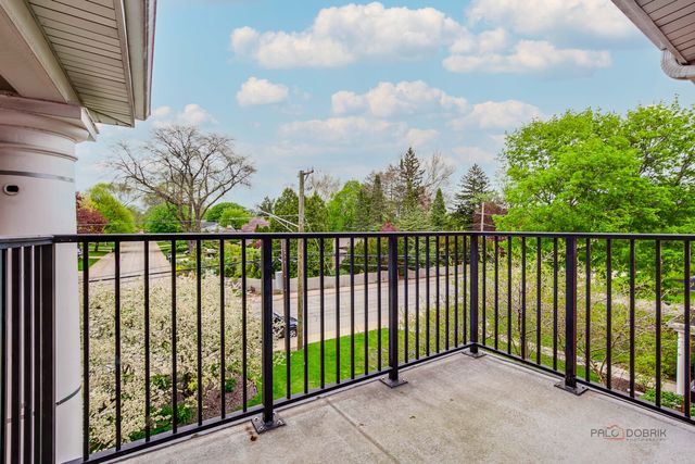 809 E Miner Street 3B, Arlington Heights, IL 60004