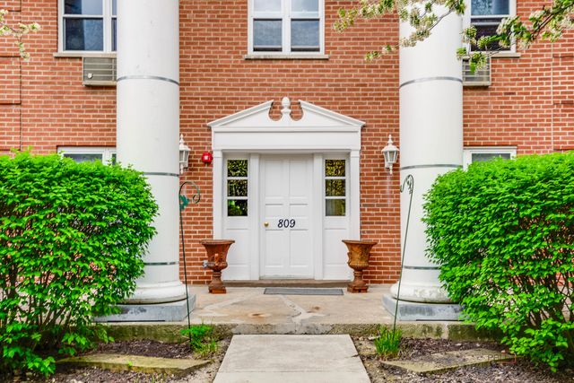 809 E Miner Street 3B, Arlington Heights, IL 60004