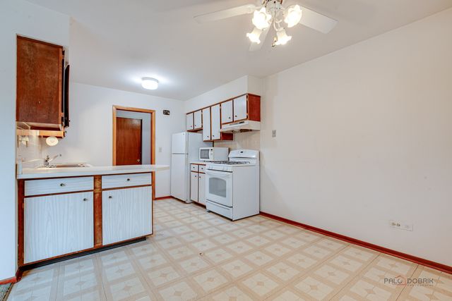 809 E Miner Street 3B, Arlington Heights, IL 60004