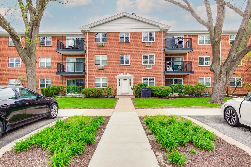 809 E Miner Street 3B, Arlington Heights, IL 60004