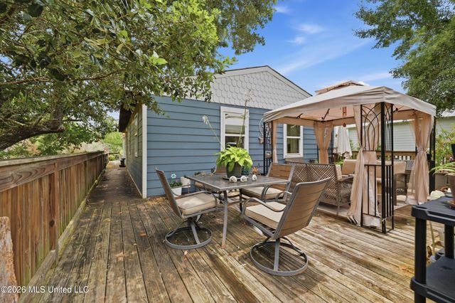 326 Magnolia Avenue, Ocean Springs, MS 39564