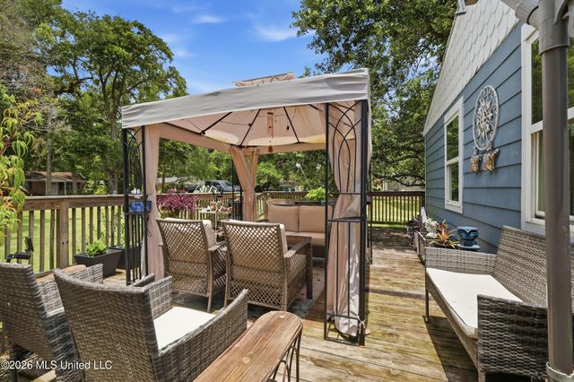 326 Magnolia Avenue, Ocean Springs, MS 39564