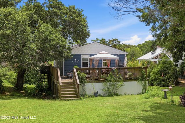 326 Magnolia Avenue, Ocean Springs, MS 39564