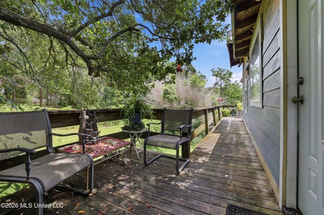 326 Magnolia Avenue, Ocean Springs, MS 39564