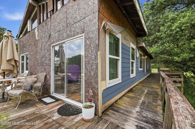 326 Magnolia Avenue, Ocean Springs, MS 39564