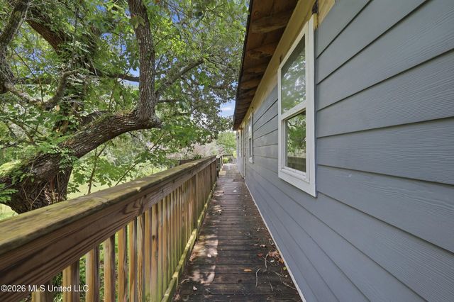 326 Magnolia Avenue, Ocean Springs, MS 39564