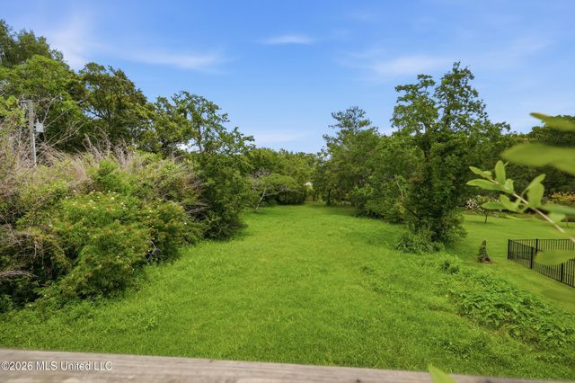 326 Magnolia Avenue, Ocean Springs, MS 39564