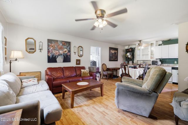 326 Magnolia Avenue, Ocean Springs, MS 39564