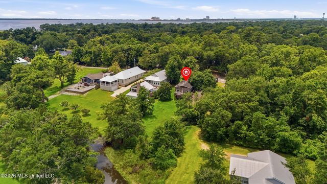 326 Magnolia Avenue, Ocean Springs, MS 39564