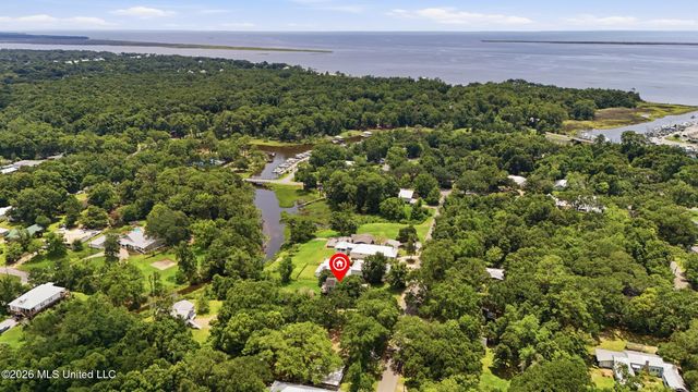 326 Magnolia Avenue, Ocean Springs, MS 39564