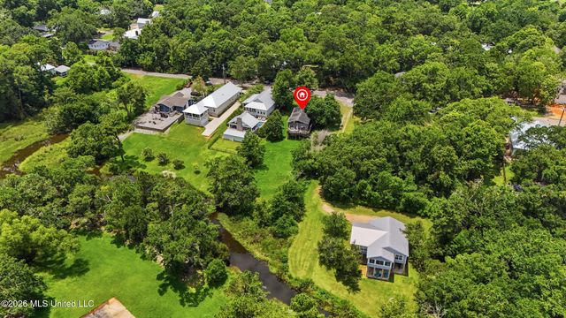 326 Magnolia Avenue, Ocean Springs, MS 39564