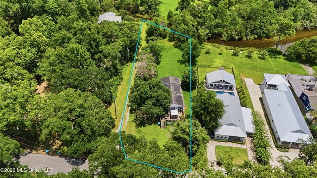 326 Magnolia Avenue, Ocean Springs, MS 39564