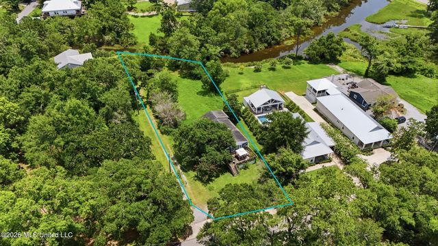 326 Magnolia Avenue, Ocean Springs, MS 39564