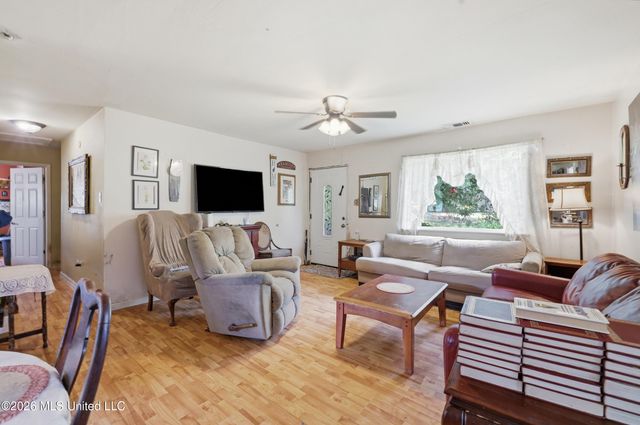 326 Magnolia Avenue, Ocean Springs, MS 39564