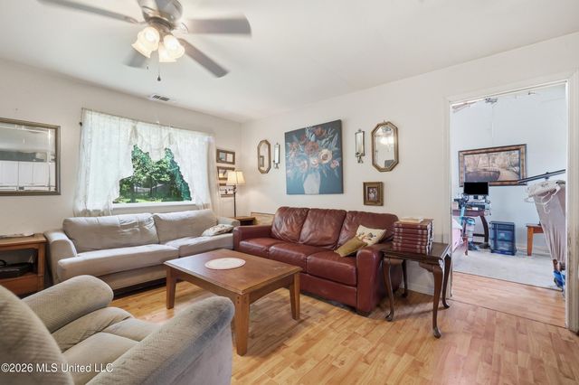 326 Magnolia Avenue, Ocean Springs, MS 39564