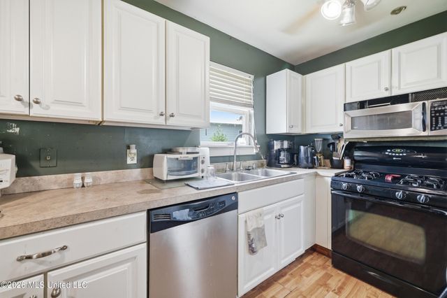 326 Magnolia Avenue, Ocean Springs, MS 39564