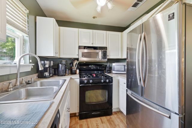 326 Magnolia Avenue, Ocean Springs, MS 39564