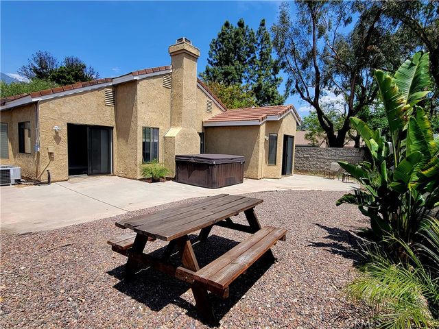 28973 Willow Creek, Highland, CA 92346