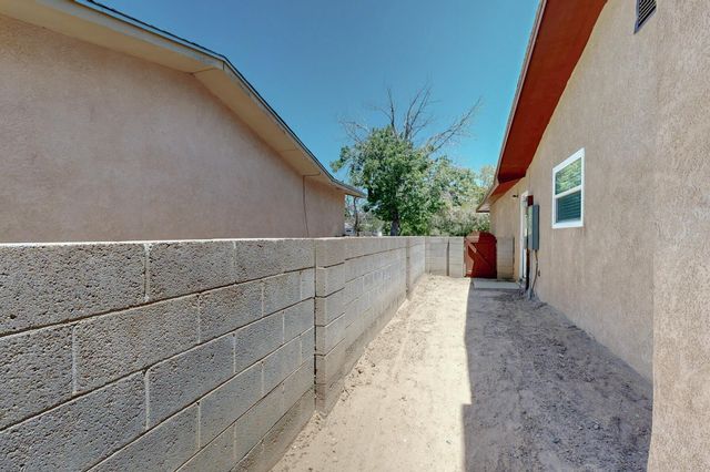 5320 Kettle Road NW, Albuquerque, NM 87120