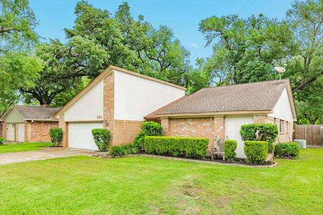 224 Banyan Street, Lake Jackson, TX 77566