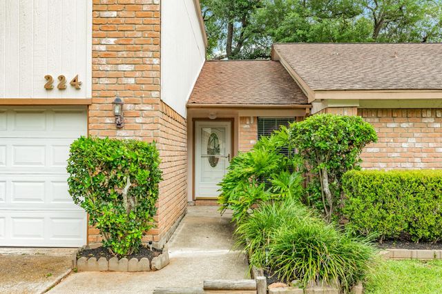 224 Banyan Street, Lake Jackson, TX 77566