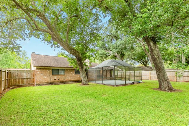 224 Banyan Street, Lake Jackson, TX 77566
