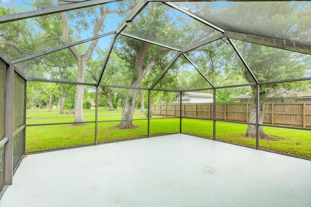 224 Banyan Street, Lake Jackson, TX 77566