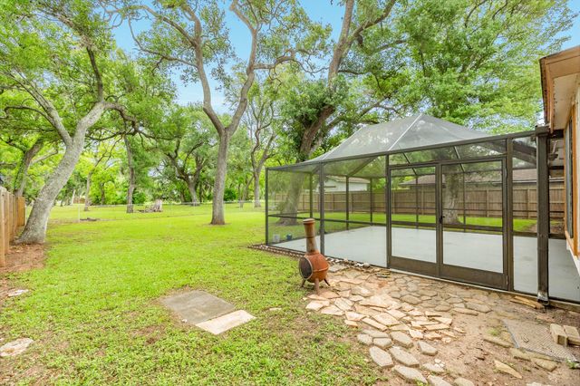 224 Banyan Street, Lake Jackson, TX 77566