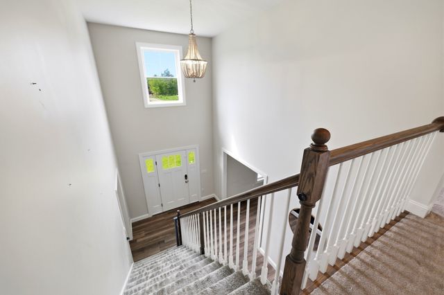 18 Woodland Ln, Belchertown, MA 01007