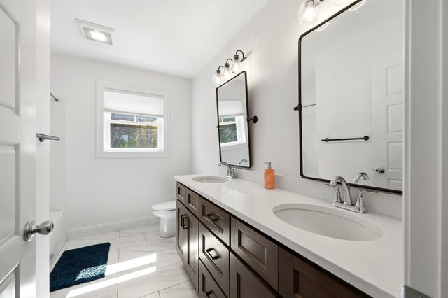 18 Woodland Ln, Belchertown, MA 01007