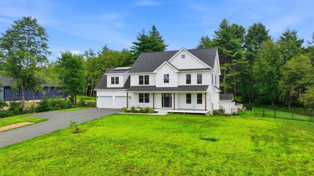 18 Woodland Ln, Belchertown, MA 01007