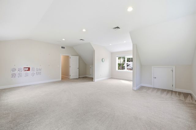 18 Woodland Ln, Belchertown, MA 01007