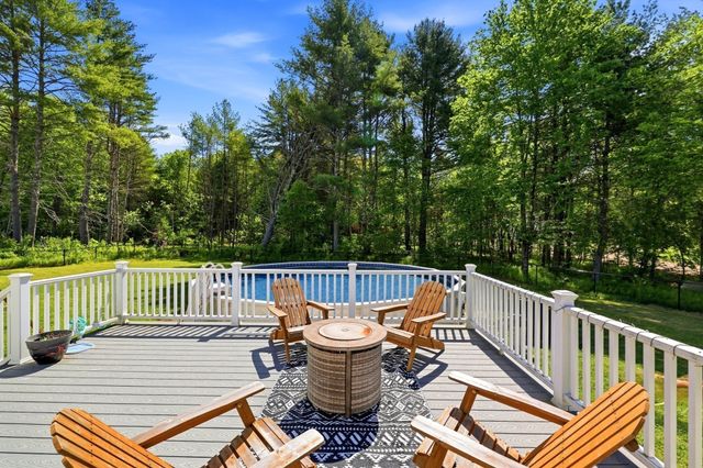 18 Woodland Ln, Belchertown, MA 01007