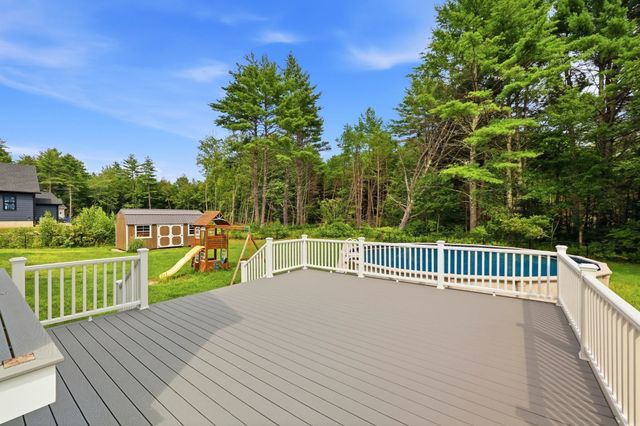 18 Woodland Ln, Belchertown, MA 01007