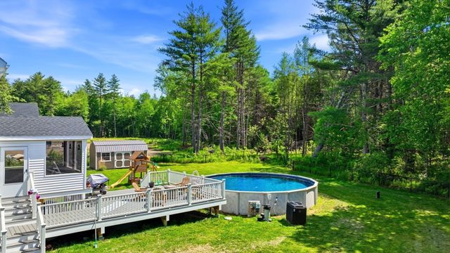 18 Woodland Ln, Belchertown, MA 01007