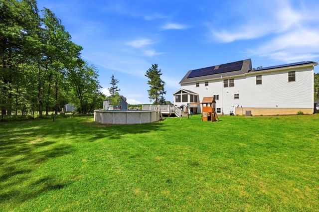 18 Woodland Ln, Belchertown, MA 01007